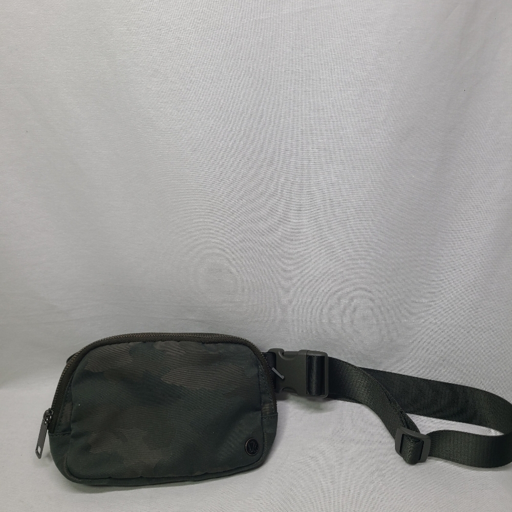 Lululemon Everywhere Belt Bag Heritage Camo Jacquard Dark Olive Sargent Green OG